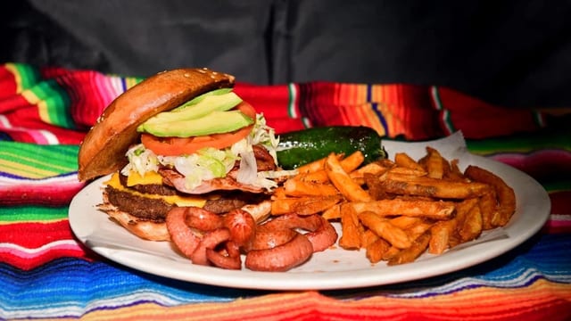 Hamburguesa Ala Mexicana.